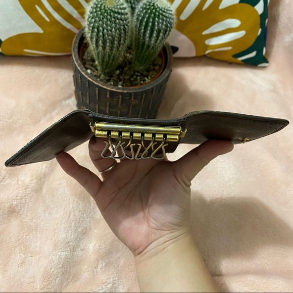 SOLD ON INSTAš¹Louis Vuitton 6 Key Holder Damier - Picture 9 of 11